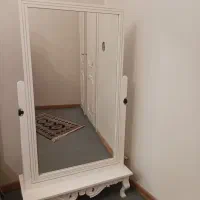 اینه پایه دار قدی