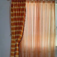 پرده اتاق ب همراه چراغ خواب