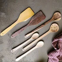 کفگیر و قاشق چوبی
