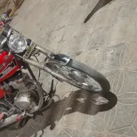 موتور سیکلت هندا قرمز