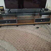 زیر تلویزیون یه جفت فرش۱۲متری اینه بزرگ مزونی