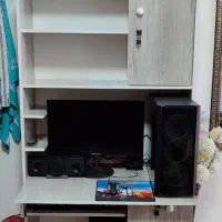 میزمطالعه وکامپیوتر