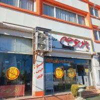 به یک مدیر صندوق خانم برای رستوران نیازمندیم