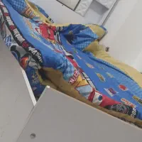 تخت خواب  سفید محکم  بدون تشک چراغ هم داره