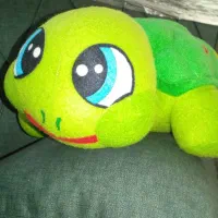 عروسک لاک پشت.|اسباب‌بازی بچه|قدس, شهر‌قدس|دیوار