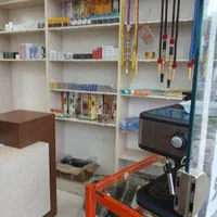 ویترین کل مغازه بامیز وصندلی