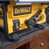 میز برش دیوالت