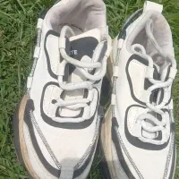 تعدادی کتونی وپوتین دخترانه وپسرانه