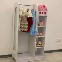 رگال لباس تمام ام دی اف، یه سمت کار آینه قدی داره