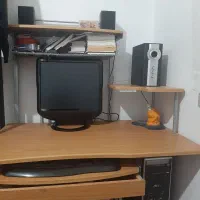 میز کامپیوتر بسار تمیز