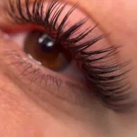 اکستنشن مژه و کاشت و لیفت و لمینت مژه