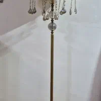 آباژور ایستاده