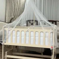 تخت و گهواره کنار مادر. نو و استفاده نشده