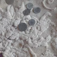 تعدادی سکه موجود است