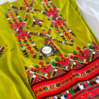 دوزنده دانوکی|لباس|کهنوج, |دیوار