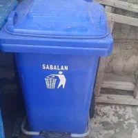سطل زباله بزرگ سالم وتمیز