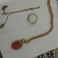 زنجیروپلاک عقیق وگوشواره وانگشتررنگ ثابت