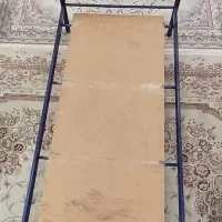 تخت فلزی نیاز به تعمیر