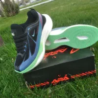 کفش برند نایک خاص ترین مدلش سایز ۴۲ یا ۴۳