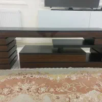 میز تلوزیون بسیار تمیز با شیشه،سالم