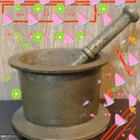 هاون قدیمی قدمت شصت ساله با وزن حدوداً پنج کیلو