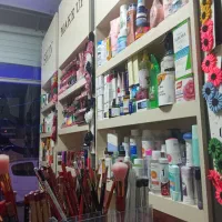 نیازمند فروشنده آرایشی