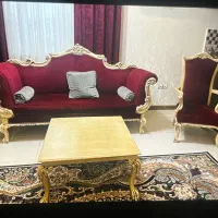 مبل ۹ نفره سلطنتی زرشکی طلایی با میز عسلی