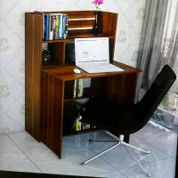 میز تحریر کم جا کتابخا دار