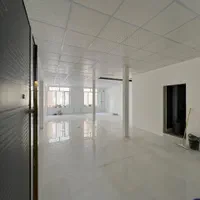 تجاری ۸۰ متری بر خیابان طبقه اول