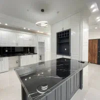 خانم جوانی هستم