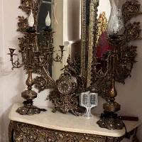 زیر تلفنی و آیینه شمعدون