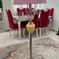 آباژور ایستاده