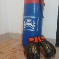 کیسه بوکس و دستکش