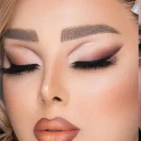 میکاپ و شنیون  حرفه ایی عروس و همراه vip