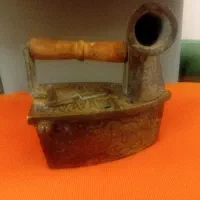 اتو زغالی قدیمی سایز مینی