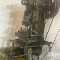 تعدادی نیرو کار در محیط کارگاهی