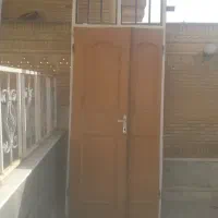 ۲ عدد درب چوبی دو لنگه همراه با چهارچوب اهنی