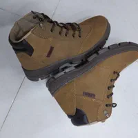 کوهنوردی مردانه نسیم|کیف، کفش، کمربند|نیشابور, فردوسی جنوبی|دیوار