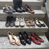 تعدادی کفش مجلسی ، دخترانه و چکمه و بوت و اسپرت
