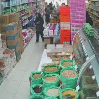 کار در فروشگاه مواد غذایی