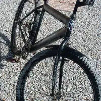 دوچرخه|دوچرخه، اسکیت، اسکوتر|خاش, |دیوار