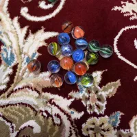 تعدادی تیله فروشی