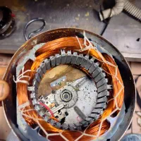 نصب و تعمیر آیفون وکلیه کار های برق ساختمان|خدمات پیشه و مهارت|شیراز, پانصد دستگاه ارتش|دیوار