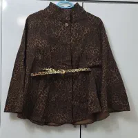 پانچ پلنگی با کمربند با اتیکت