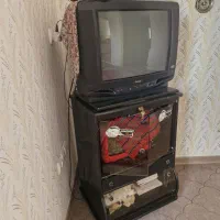 تلویزیون همراه با میز