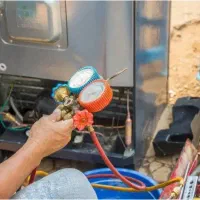 تعمیرات سیار انواع یخچال خانگی با 10 سال سابقه کار