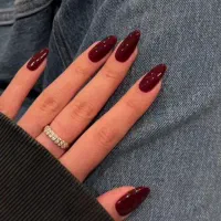 اجاره صندلی به ناخن کار