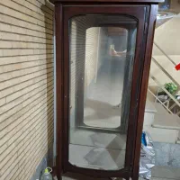 ویترین چوبی جنس خوب کاملا سالم در حدنو