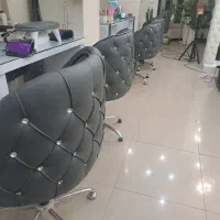 تجهیزات آرایشگاهی آینه و صندلی