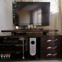 تلویزیون سامسونگ و میز تلویزیون